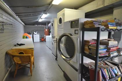 Hawaiian King 501 Studio Pool and BBQ Grill Sleeps 4 - image 16