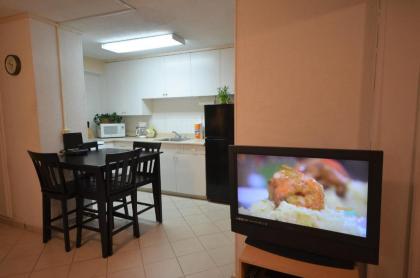 Hawaiian King 501 Studio Pool and BBQ Grill Sleeps 4 - image 2