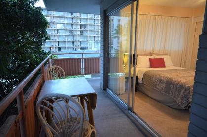 Hawaiian King 501 Studio Pool and BBQ Grill Sleeps 4 - image 7