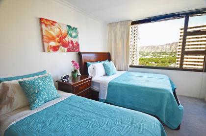 Waikiki Banyan 1909 Amazing Views and Just Steps to the Beach Hawaii
