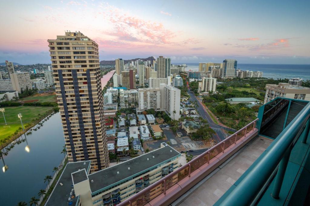 Grand Penthouse with Epic Views Pools & Hot Tubs condo - image 3