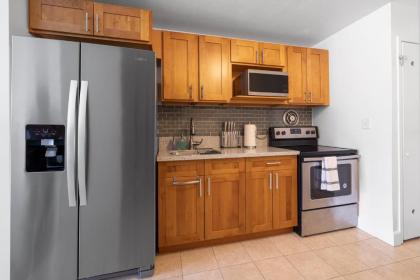 Ilikai Marina Condominiums - image 2