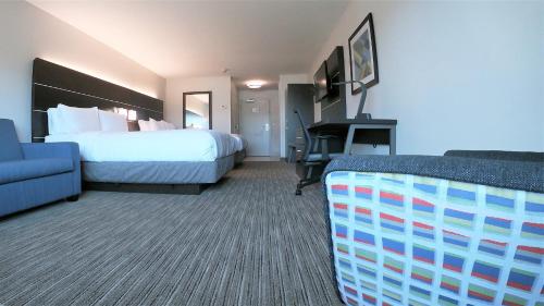 Holiday Inn Express & Suites Hood River an IHG Hotel - image 3