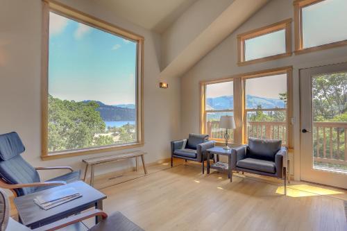 Hutson's Bridgeview **30 Day minimum** - main image