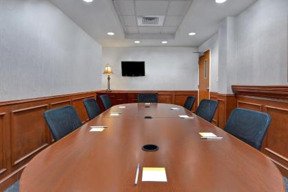 Hampton Inn & Suites Birmingham-Hoover-Galleria - image 7