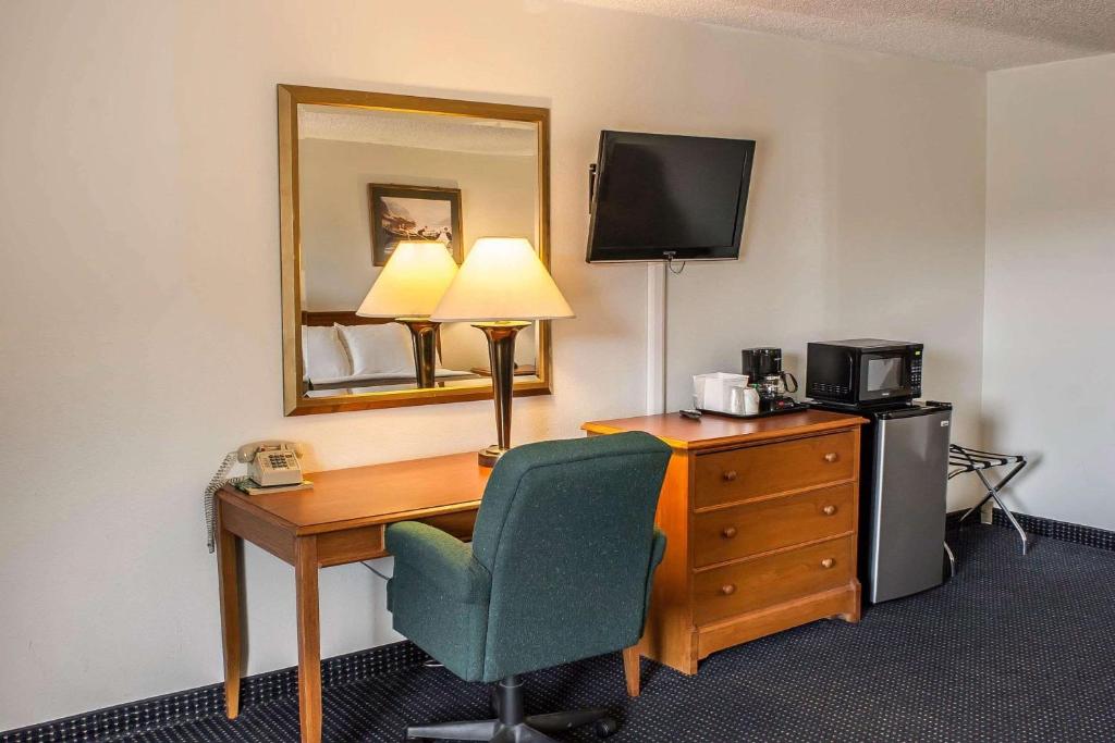 Econo Lodge Inn & Suites Hoquiam - image 4