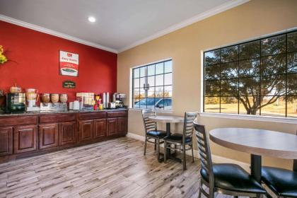 Econo Lodge Inn & Suites Horn Lake - image 10