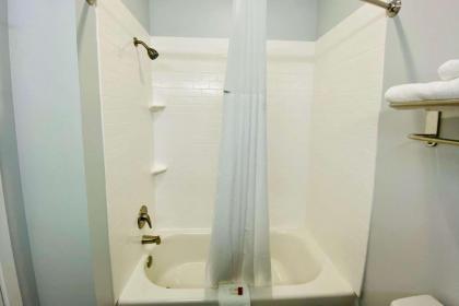 Days Inn & Suites by Wyndham Horn Lake / Graceland Area - image 12