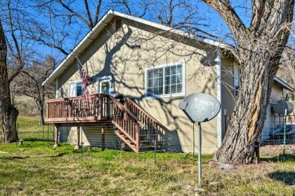 Cottage with Fire Pit and Deck on The Klamath River! - image 9