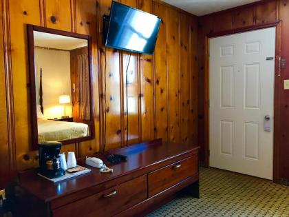 Horse Cave Motel - image 14