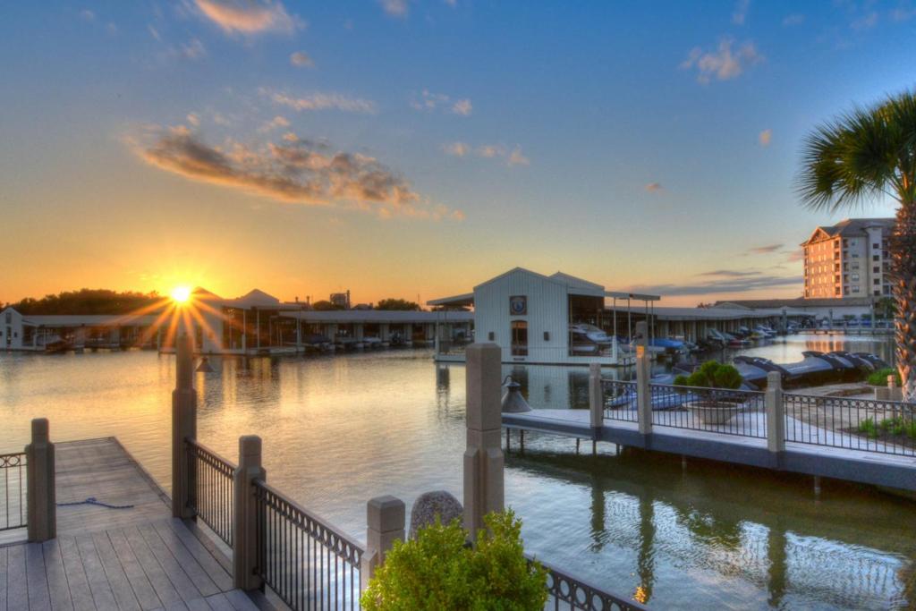 Horseshoe Bay Hideaway - image 4