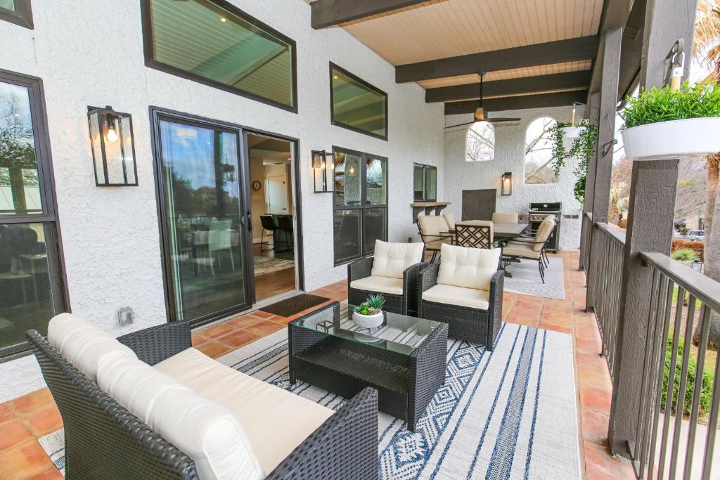 Luxury Spanish Style Home Walking Steps to HSB Resort - image 4
