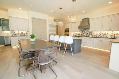 Contemporary Luxury Retreat on Lake LBJ with Heated Pool - image 10