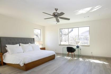 Contemporary Luxury Retreat on Lake LBJ with Heated Pool - image 11