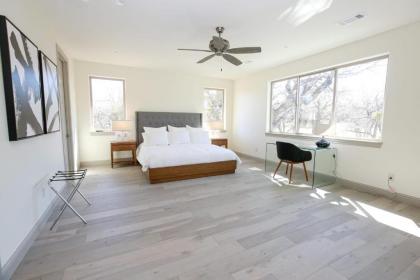 Contemporary Luxury Retreat on Lake LBJ with Heated Pool - image 13