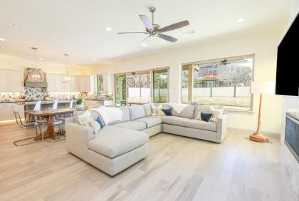 Contemporary Luxury Retreat on Lake LBJ with Heated Pool - image 2