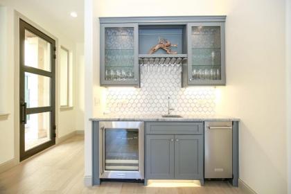 Contemporary Luxury Retreat on Lake LBJ with Heated Pool - image 6