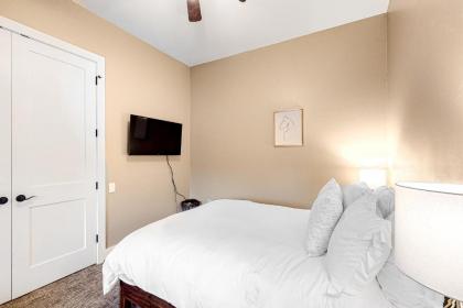 Horseshoe Bay Getaway - image 15