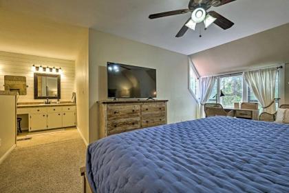 Modern Townhome with Patio Next Door to Resort - image 10