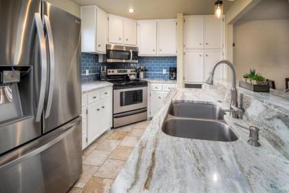 Lakeside Family Condo Near Horseshoe Bay Resort - image 13