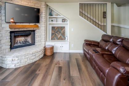 Lakeside Family Condo Near Horseshoe Bay Resort - image 7