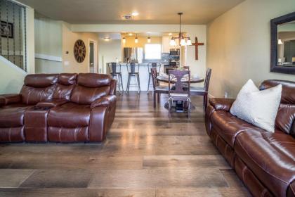 Lakeside Family Condo Near Horseshoe Bay Resort - image 9