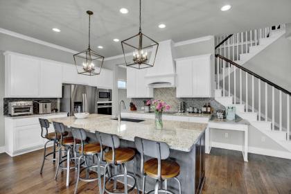 Stunning Luxury Lake Home with Waterfront & Dock! - image 14