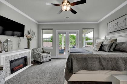 Stunning Luxury Lake Home with Waterfront & Dock! - image 3