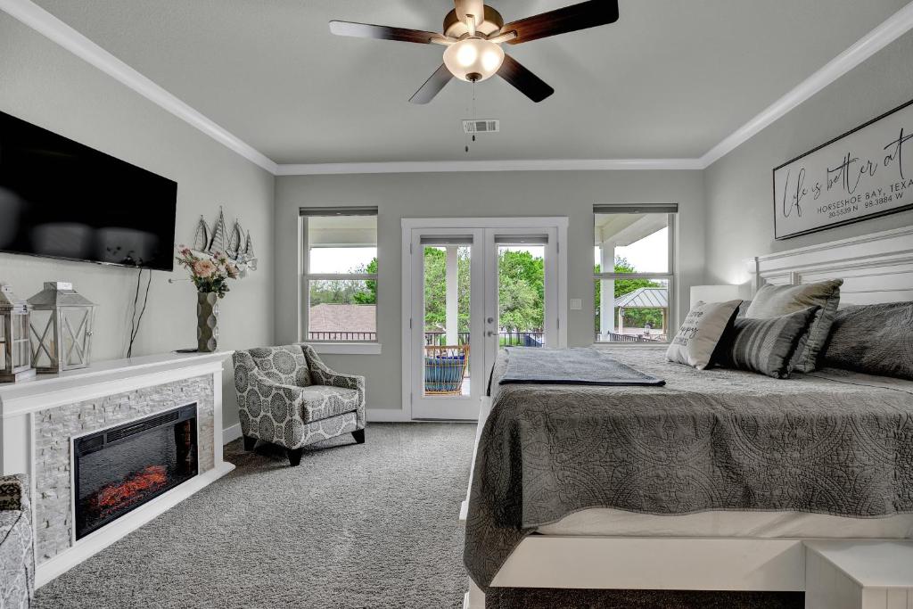 Stunning Luxury Lake Home with Waterfront & Dock! - image 3