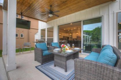Stunning Luxury Lake Home with Waterfront & Dock! - image 4