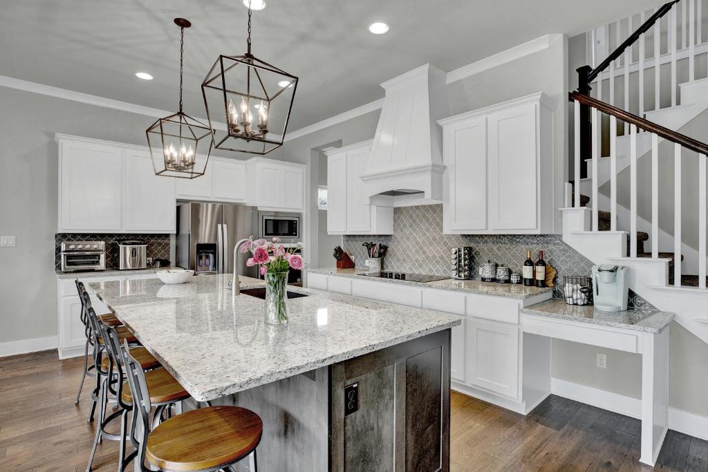 Stunning Luxury Lake Home with Waterfront & Dock! - image 6