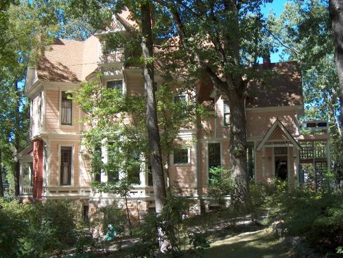 1884 Wildwood Bed and Breakfast Inn - main image