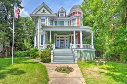 1878 Victorian Home in Historic Dwtn Hot Springs!