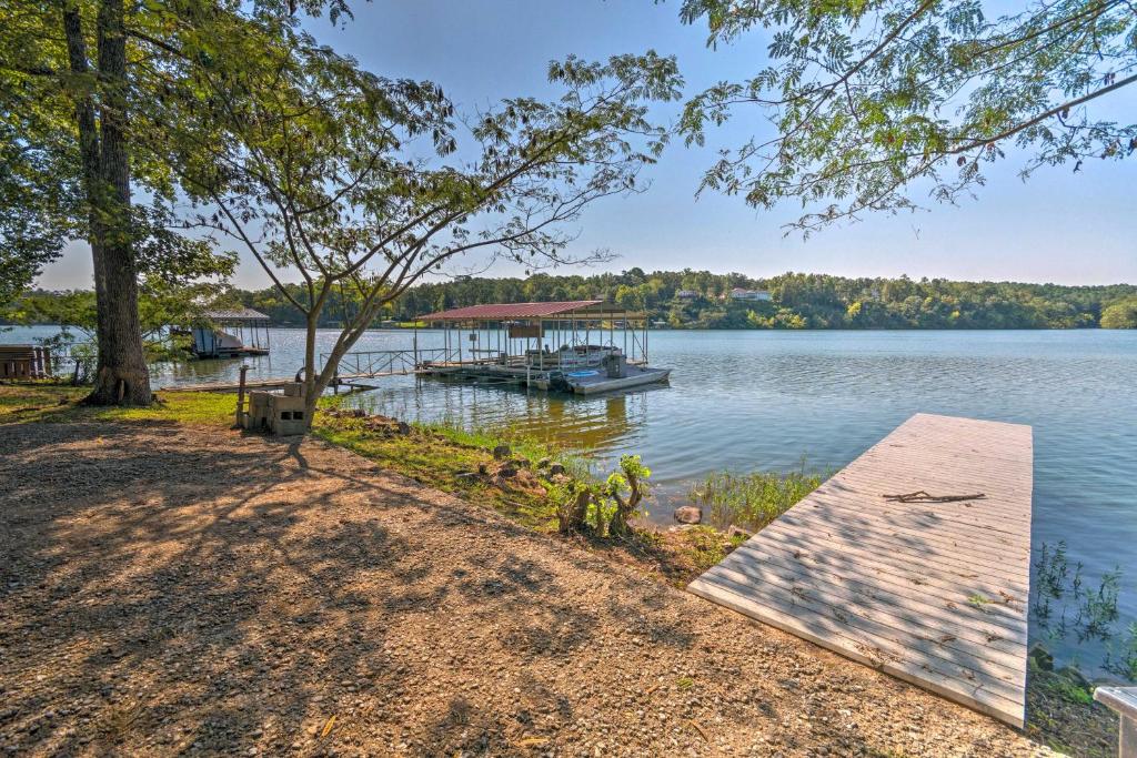 Home on Lake Catherine with Dock 9 Mi to Hot Springs - main image