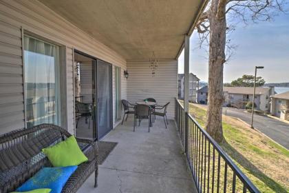 Cozy Condo with Balcony and Pool Access on Lake Hamilton!