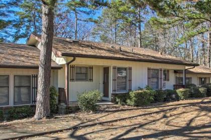 Lakefront Condo with Covered Balcony and 2 Kayaks Hot Springs