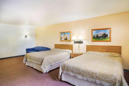 Super 8 by Wyndham Hot Springs - image 14