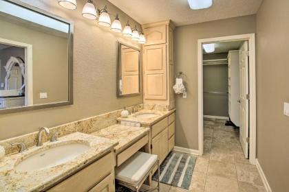 Relaxing Hot Springs Retreat with Gas Fireplace - image 12