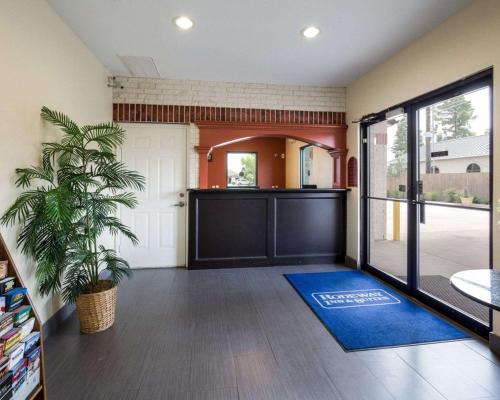Scottish Inn & Suites IAH West - image 5