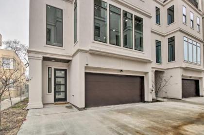 Luxury townhome   half mi to museum District