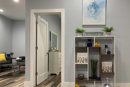 Luxe Modern Houston Apt - 1 Mile to The Galleria! - image 17