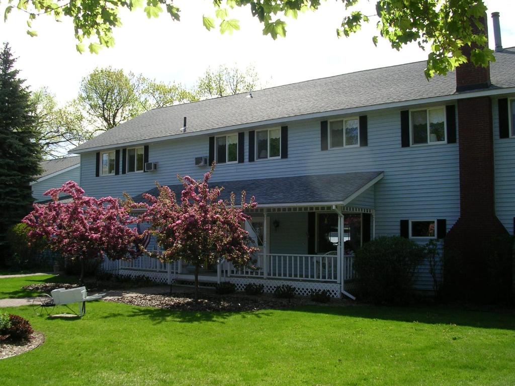 Churchill Pointe Inn - main image