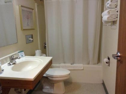 Travelodge by Wyndham Hudsonville - image 11