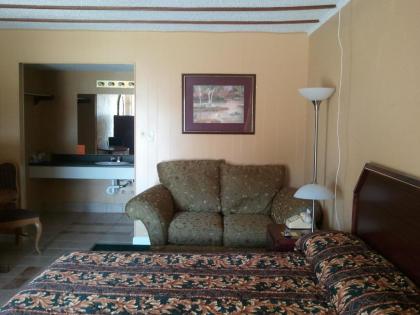 Holiday Motel - image 3