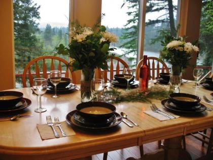 Riverfront Hungry Horse House - Large Deck and Canoe - image 2