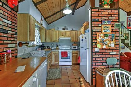 Hunter Hideaway with Yard and Deck 3 Mi to Ski Slopes - image 3