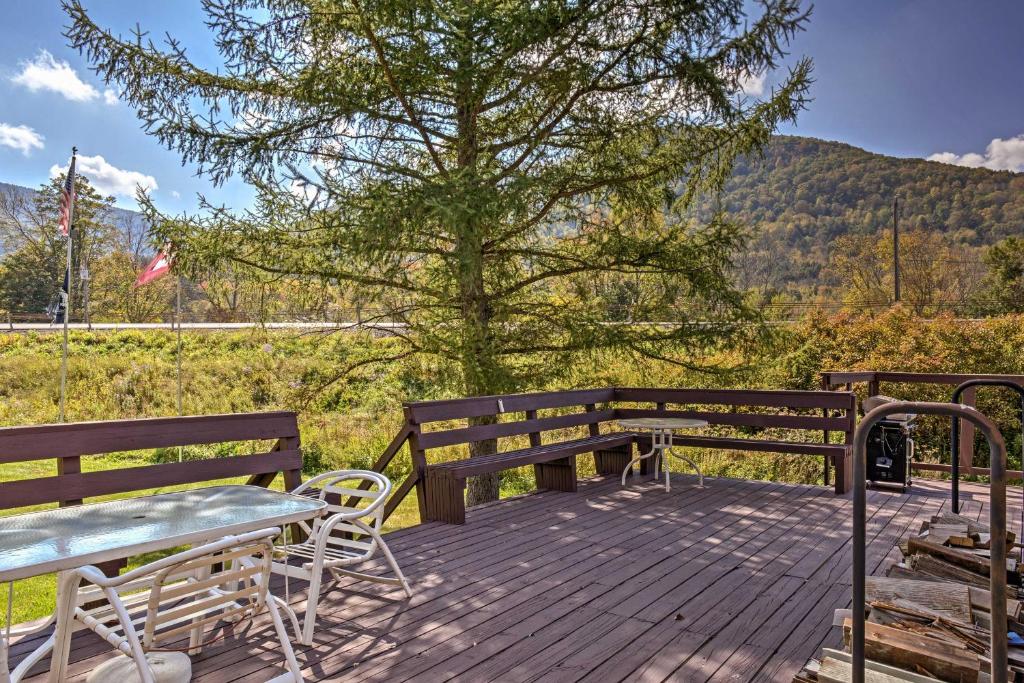 Hunter Hideaway with Yard and Deck 3 Mi to Ski Slopes - image 6