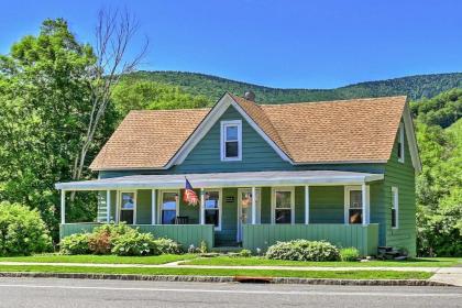 Hunter Home with Fire Pit and Yard On Main Street! New York