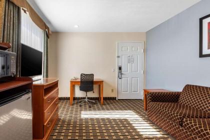 Quality Inn & Suites Huntington Beach - image 12