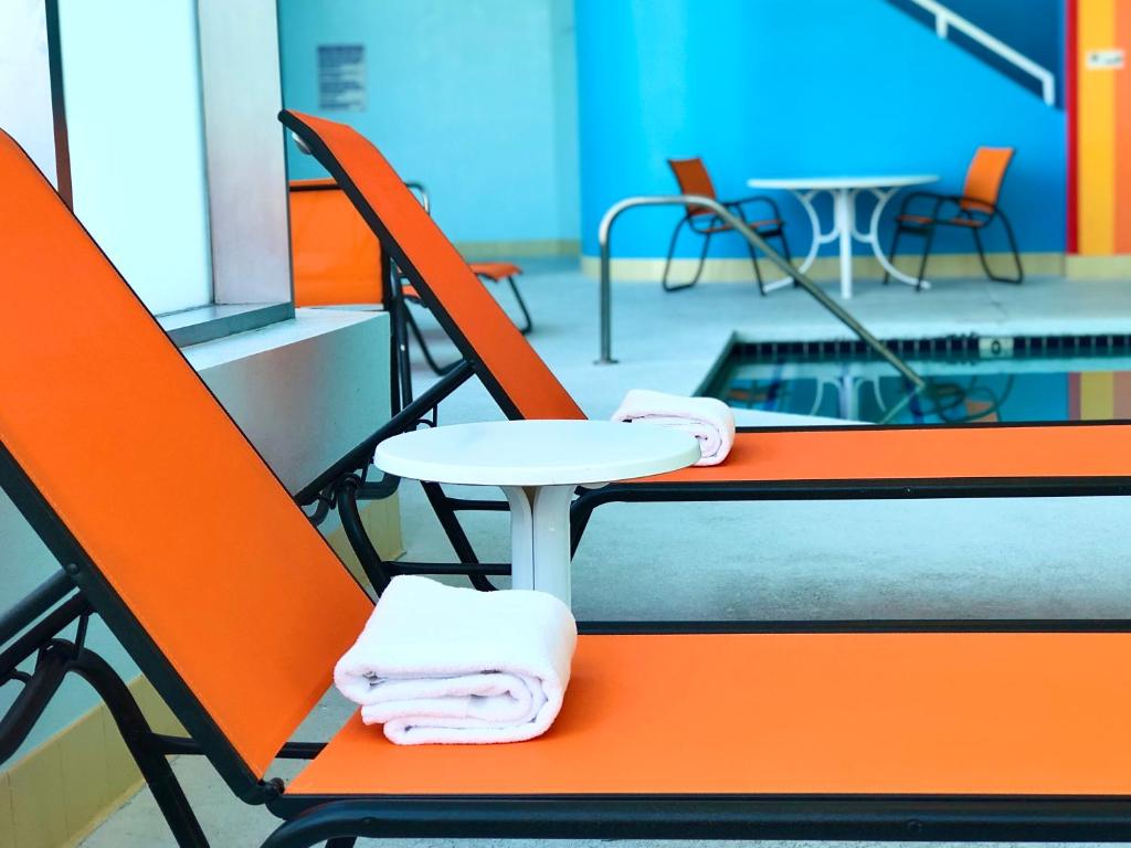 Hotel Huntington Beach - image 3